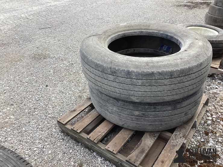 305/70r22.5-tires-&-rim-image-8
