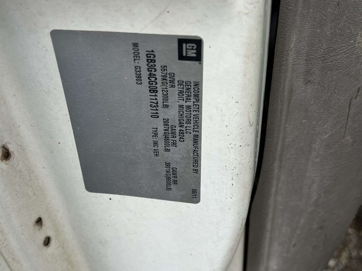 2011-gmc-3500-image-26