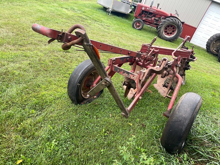#7468-•-international-harvester-multi-bottom-plow-image-5