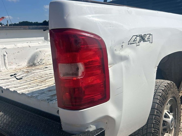 2011-chevy-2500-ext-cab-4x4-pickup-image-18