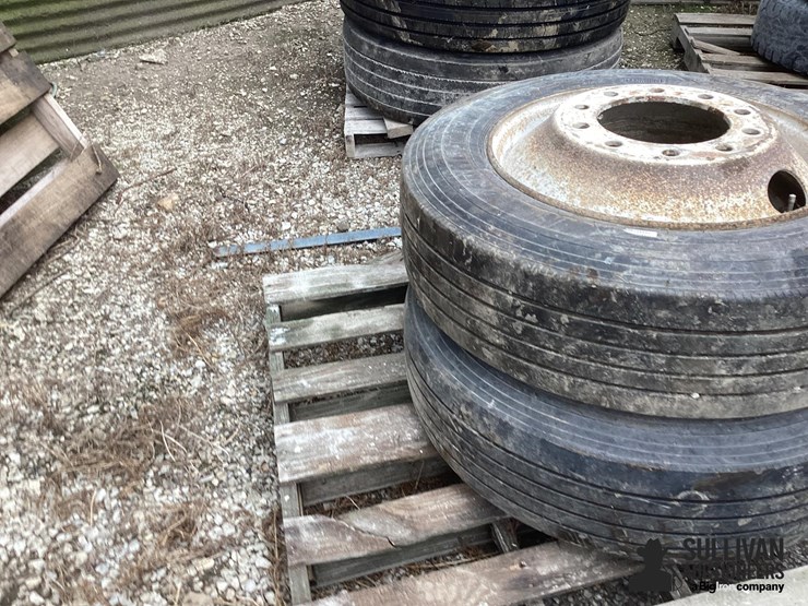 255/70r22.5-tires-&-rims-image-5
