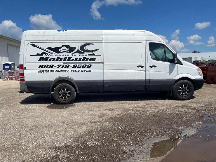 #6276-•-2010-freightliner-diesel-sprinter-van-(has-wi-title)-image-4