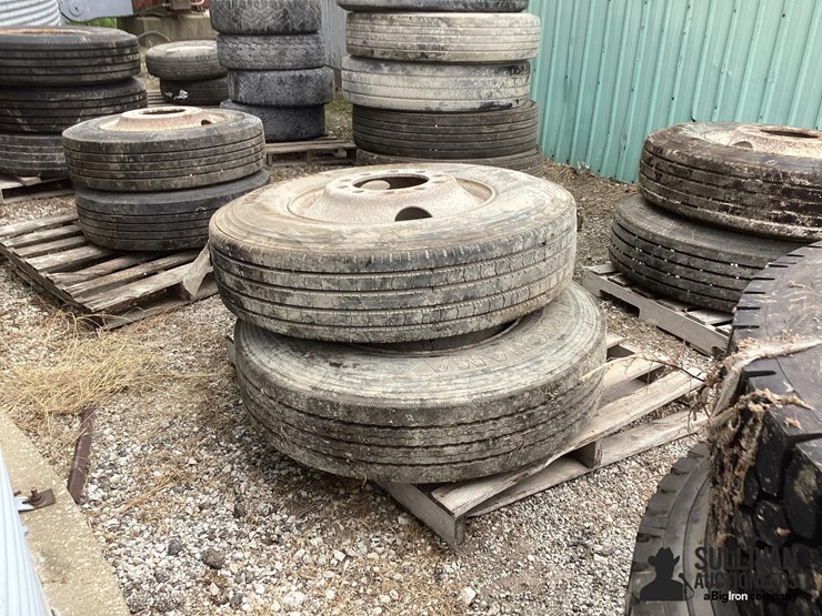11r22.5-tires-&-rims-image-6