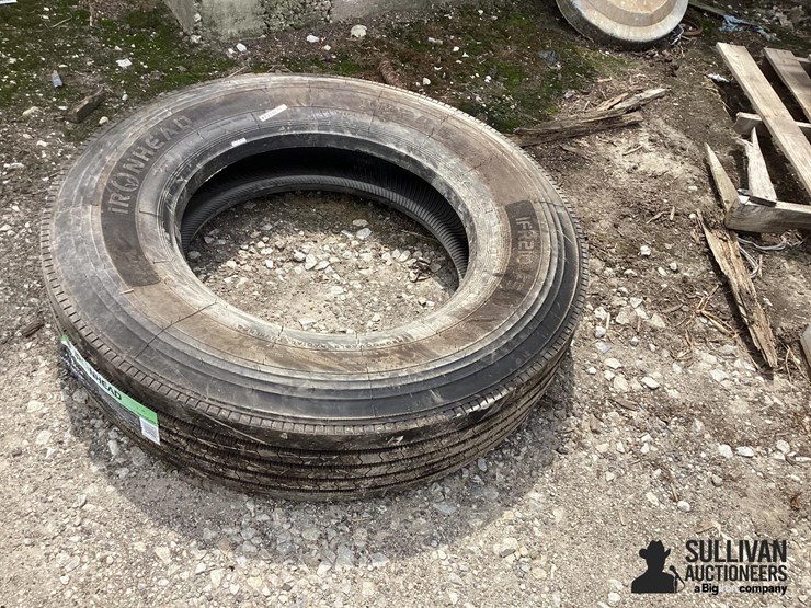 11r24.5-tire-image-1