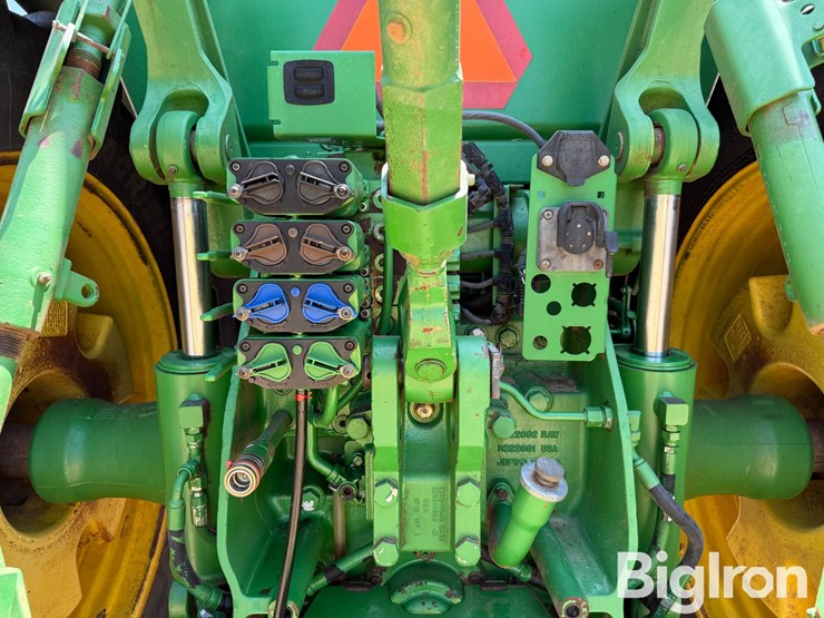 2013-john-deere-8310r-image-10
