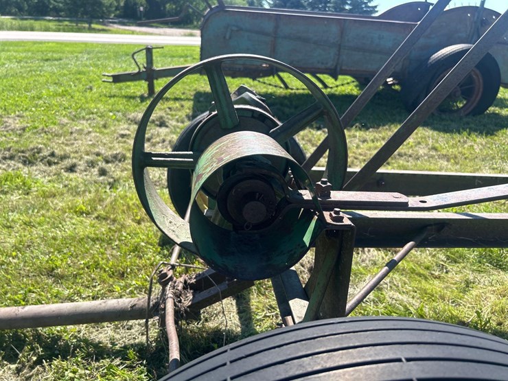 antique-john-deere-hoist-image-11