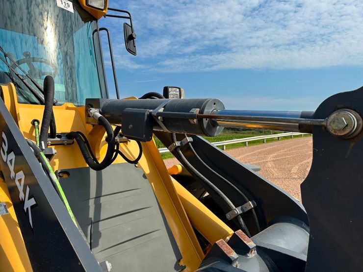 2014-deere-344k-image-39