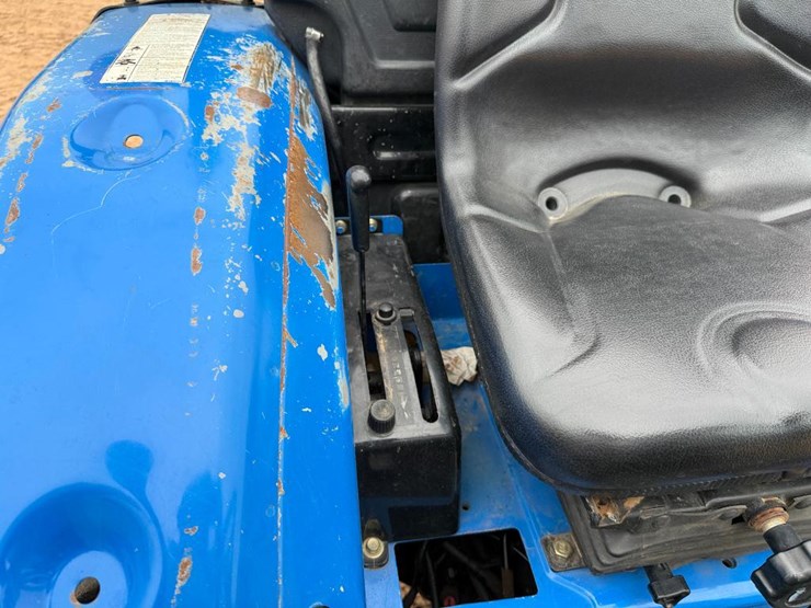 2010-new-holland-boomer-30-image-41