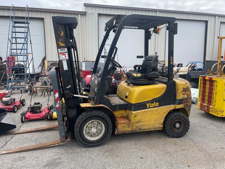 #1366-•-yale-5000-lb.-capacity,-pneumatic-forklift-(o3)-image-1