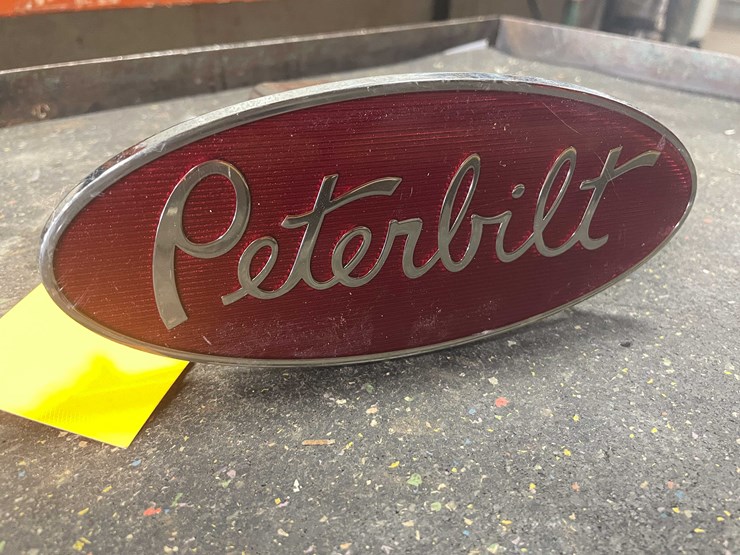 #2095-•-peterbilt-hitch-cover-(pr10)-image-1