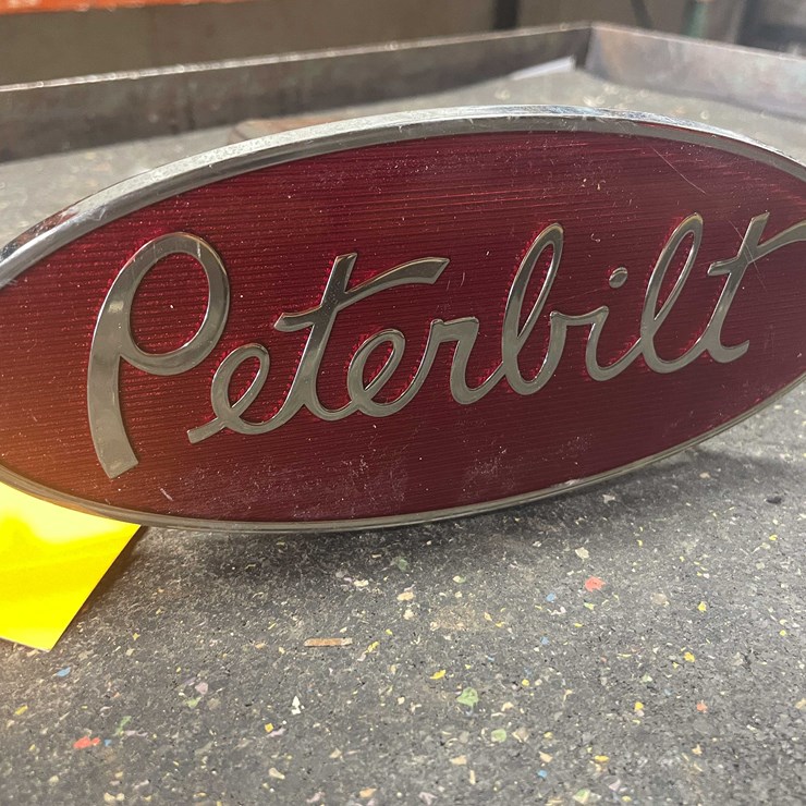 #2095 • Peterbilt Hitch Cover (PR10)