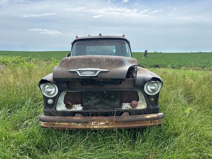 chevy-400-truck-with-minneapolis-moline-corn-sheller-image-2