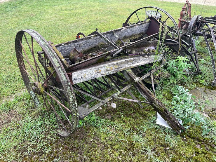 #7494-•-antique-seeder-image-3