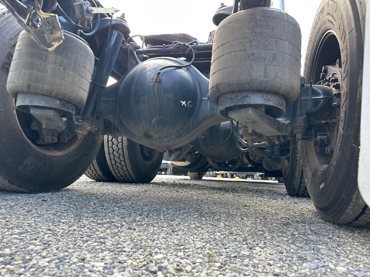 2019-kenworth-t680-image-9