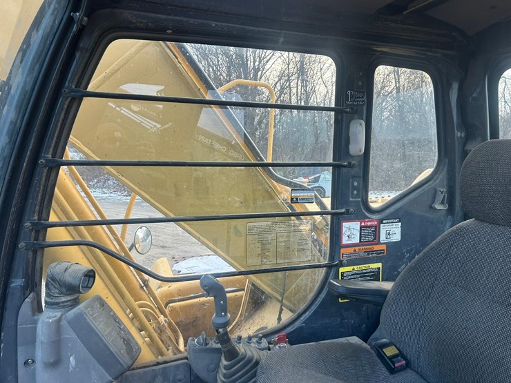 2003-deere-200c-lc-image-57