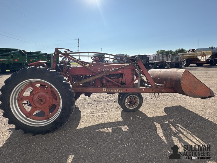 1940-farmall-h-2wd-tractor-w/hyd-loader-&-trip-bucket-image-4