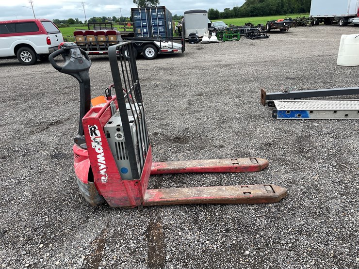 #6400-•-raymond-electric-pallet-jack-image-4