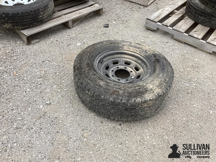 265/75r16-tire-&-rim-image-3