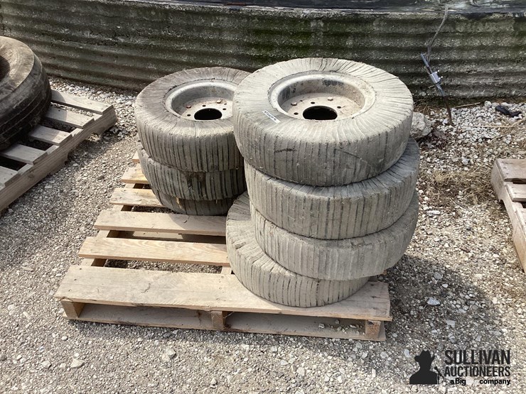 20”x5.5”-laminated-tires-image-2