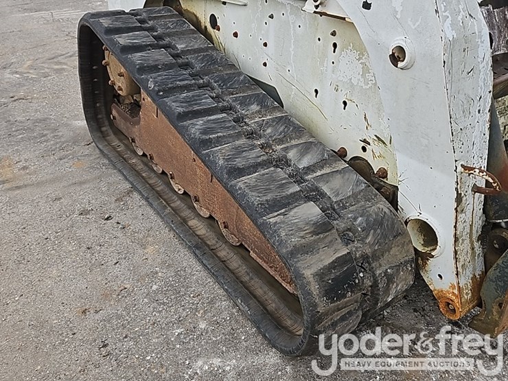 2007-bobcat-t300-image-10