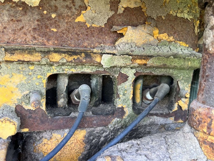 caterpillar-twenty-two-image-16