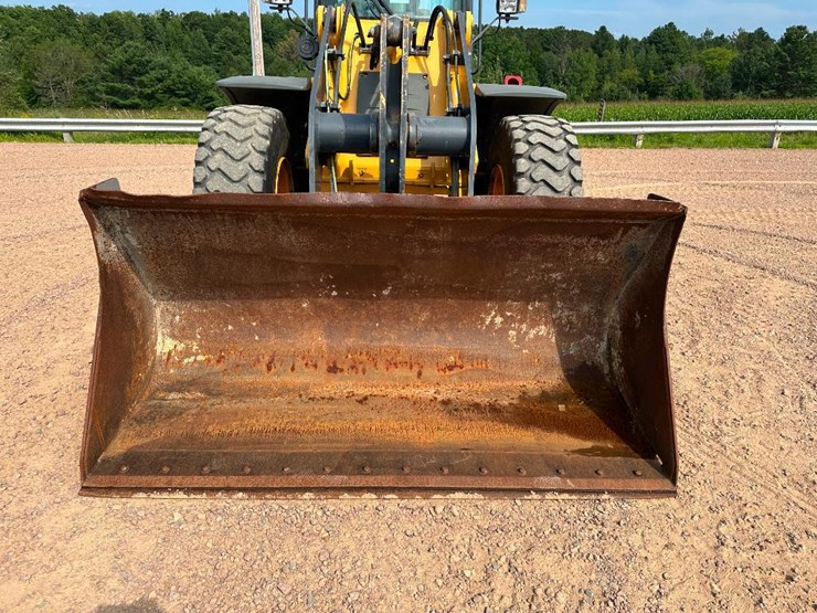 2014-deere-344k-image-32