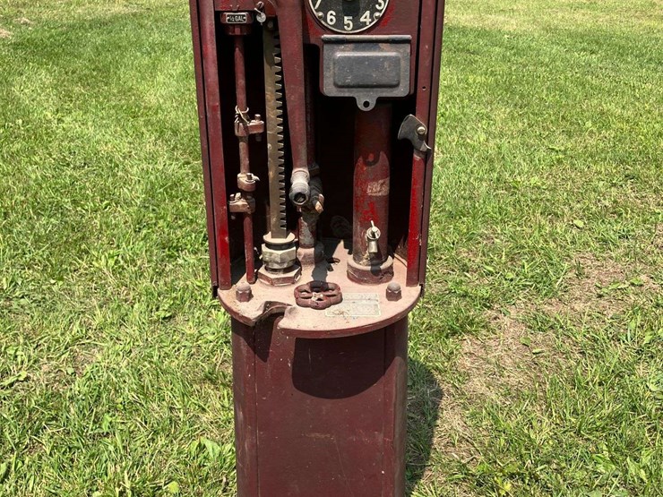 bowser-gas-pump-image-4