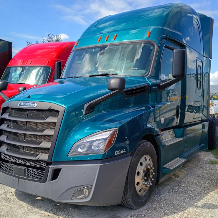 2019 FREIGHTLINER CASCADIA 126