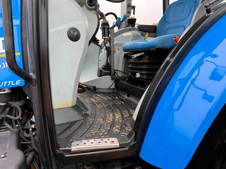 2016-new-holland-ts6.110-image-53