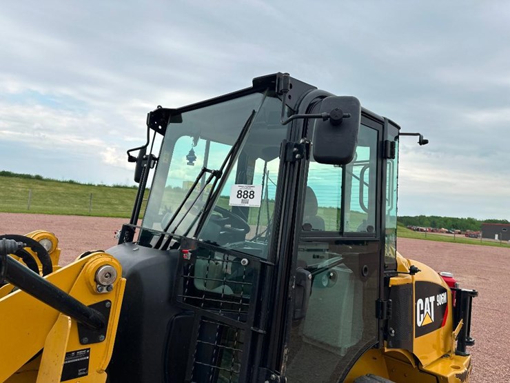 2019-caterpillar-906m-image-16
