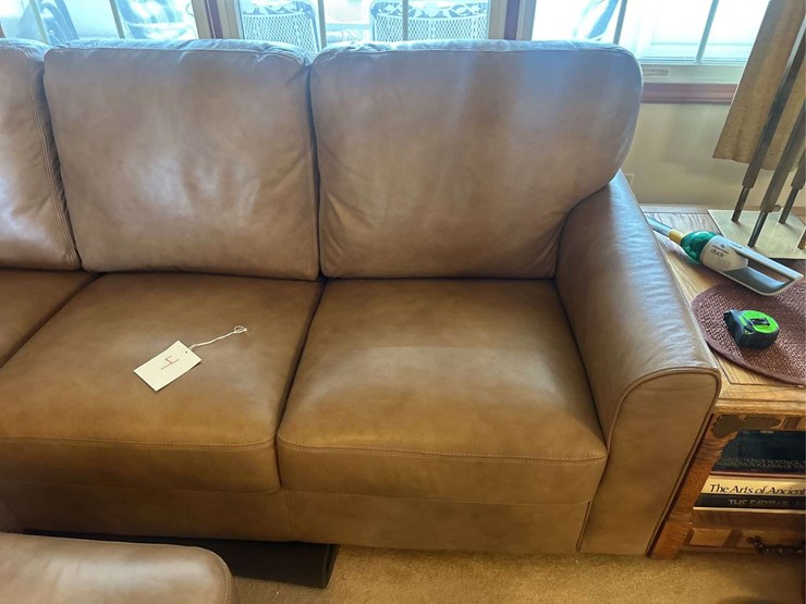 leather-couch-&-ottoman-82”-w-image-4