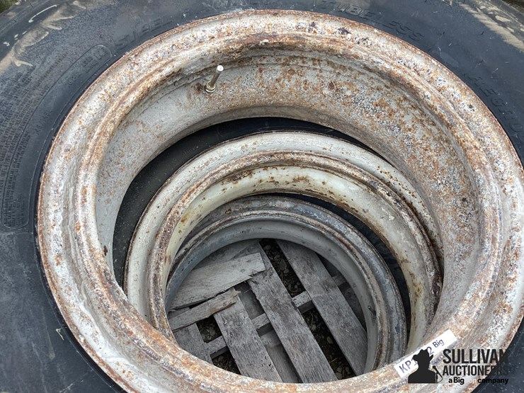 11r22.5-tires-&-rims-image-10