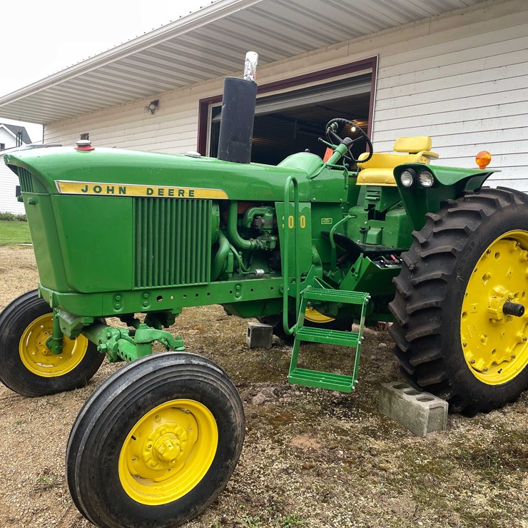 #6668 • 1971 John Deere Tractor