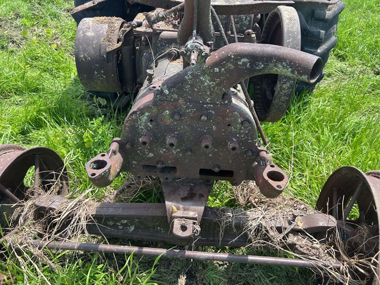 john-deere-unstyled-model-d-image-15
