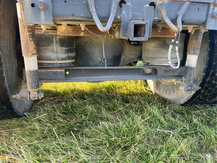 international-semi-with-flatbed-image-51