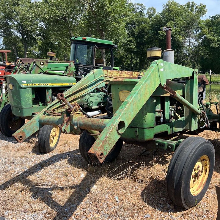 John Deere Tractor w/ Loader *INOP