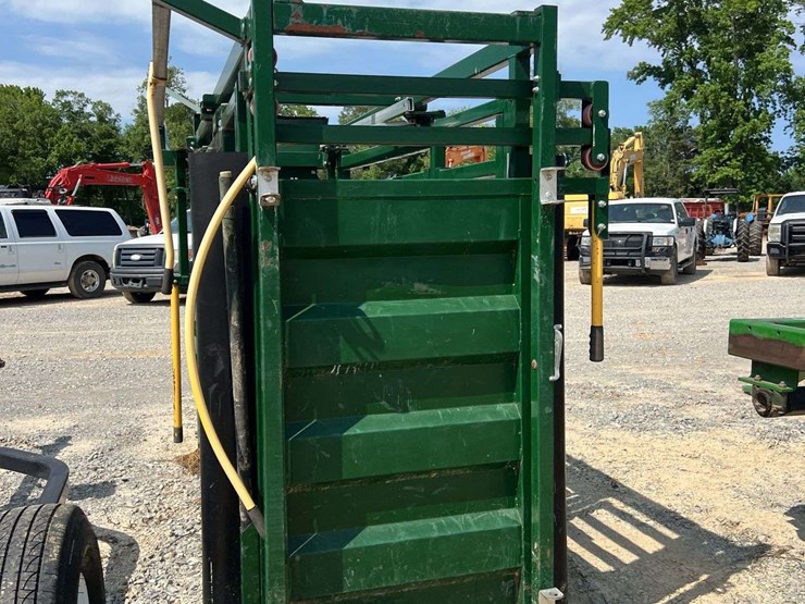arrowquip-q-catch-86-series-squeeze-chute-image-3