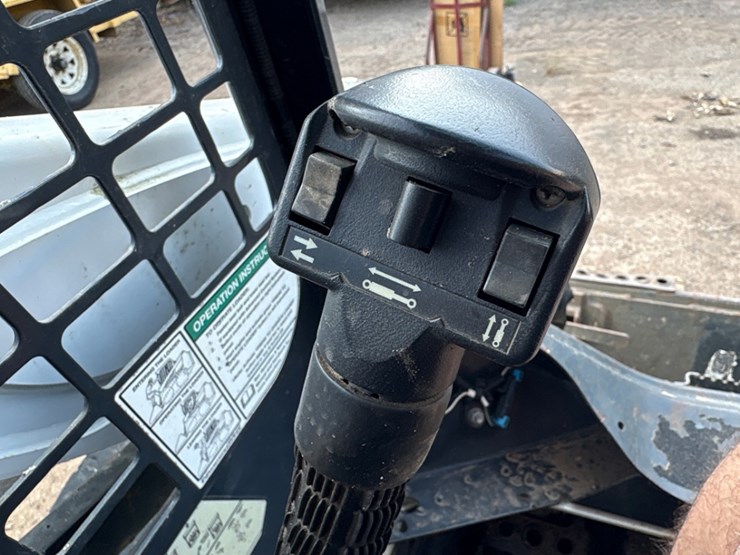 2018-bobcat-s570-image-11