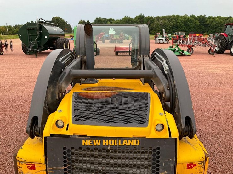 2015-new-holland-l223-image-22
