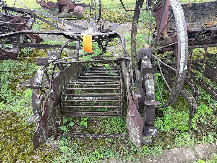 #7495-•-antique-horse-drawn-potato-digger-image-5