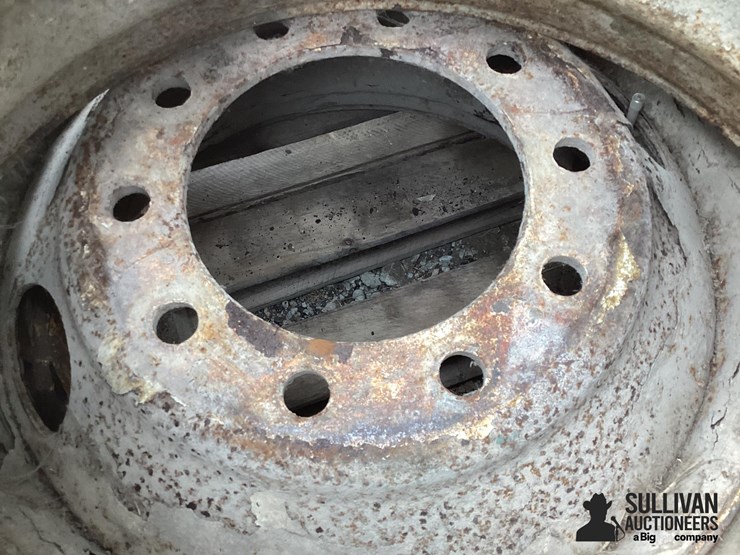 11r22.5-tires-&-rims-image-13