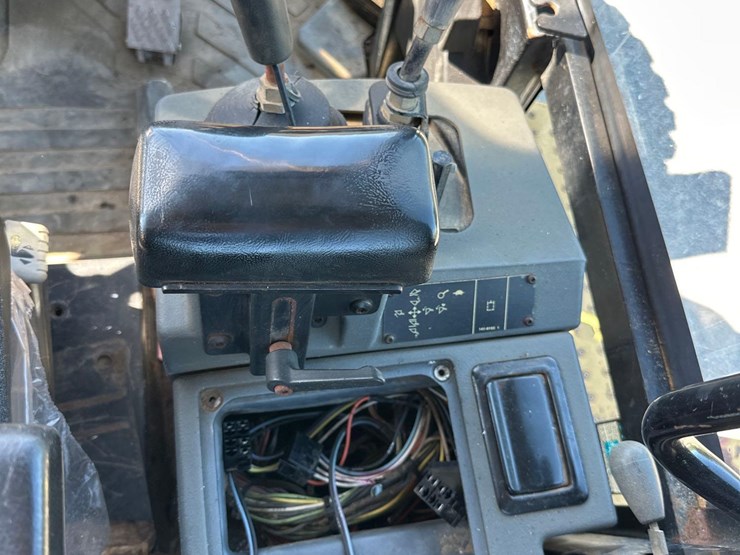 caterpillar-938g-image-13