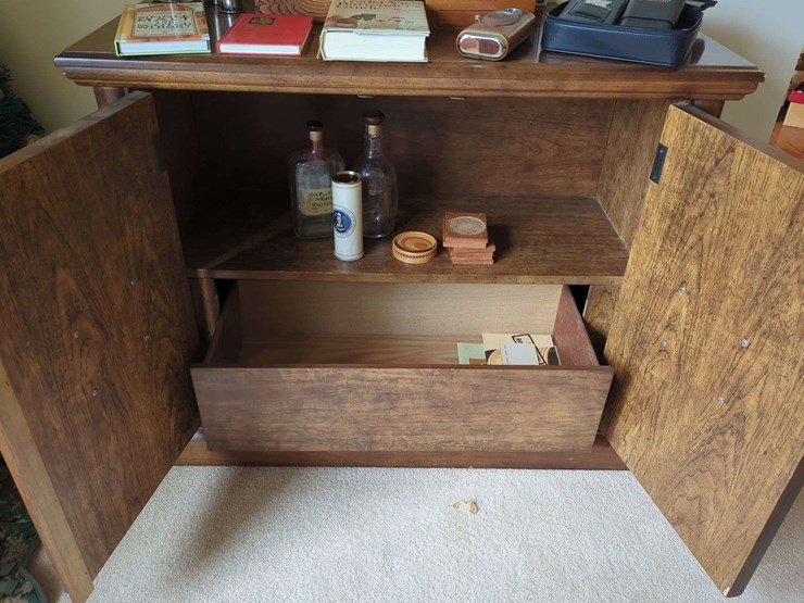 bar-cabinet---31"-x-18"-x-38"-with-cigars-and-bourbon-accessories-image-7