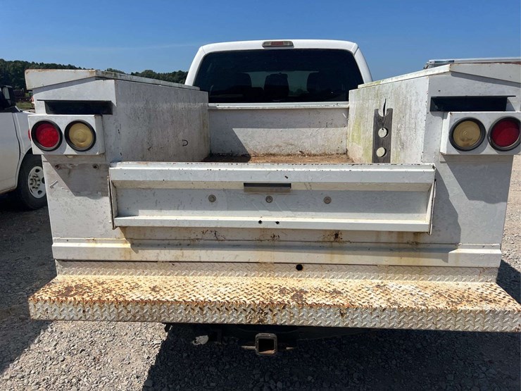 ford-f350-xl-image-16