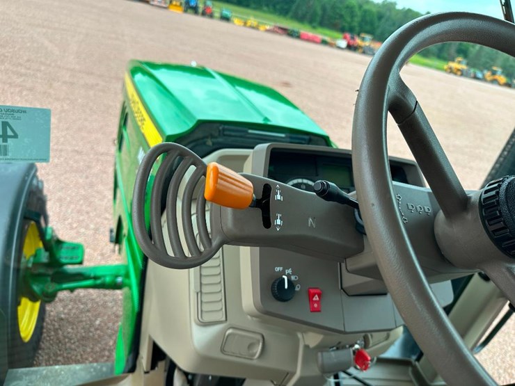 2014-john-deere-6115m-image-63