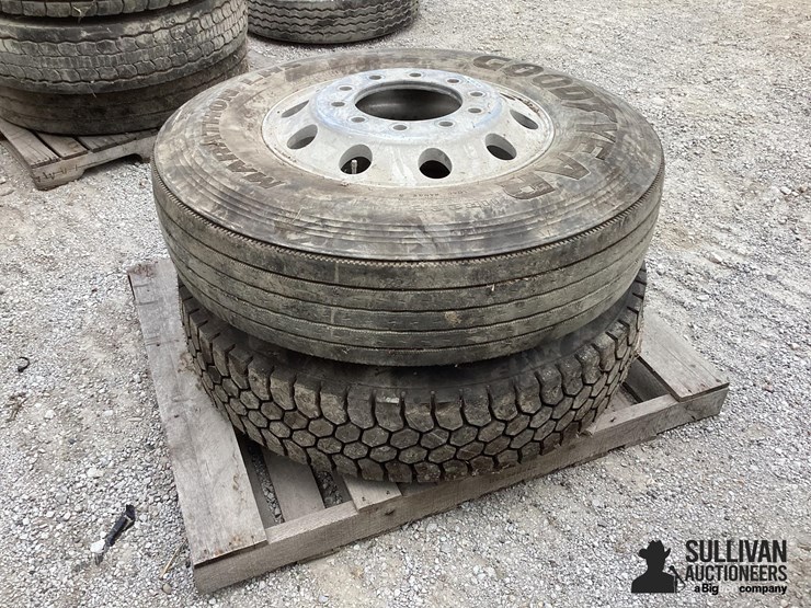 11r22.5-tires-&-rims-image-4