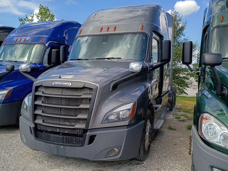2019-freightliner-cascadia-126-image-1