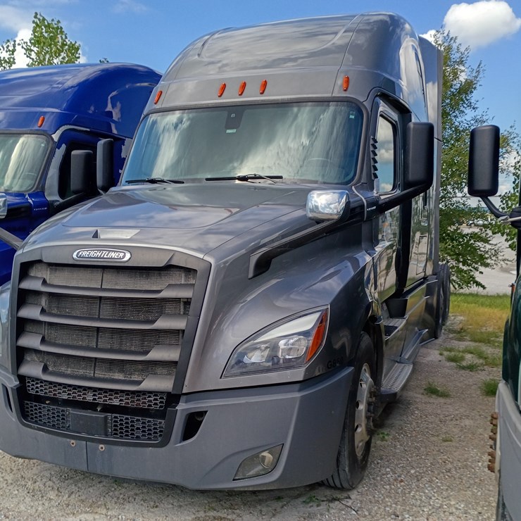 2019 FREIGHTLINER CASCADIA 126