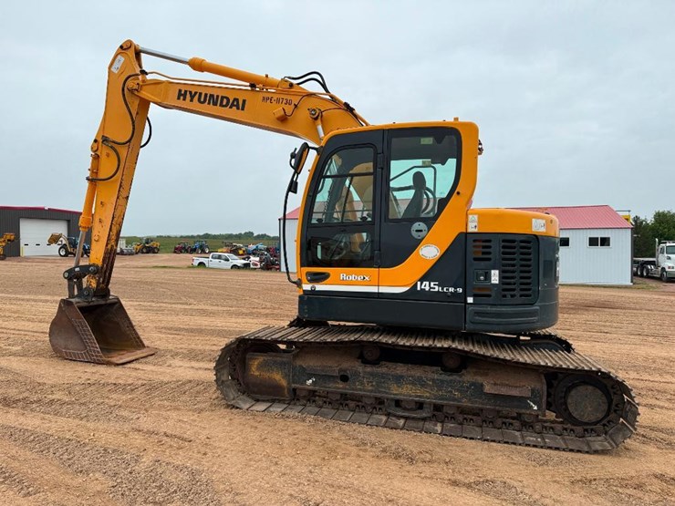 2013-hyundai-hx145-lcr-image-5