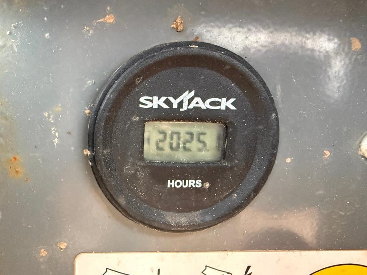 2020-skyjack-sj6826rt-image-29